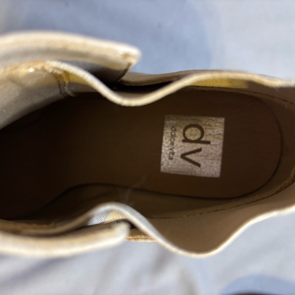 DV by Dolce Vita Beige Ankle Booties with Perforated Design Sz 9 - Picture 4 of 6